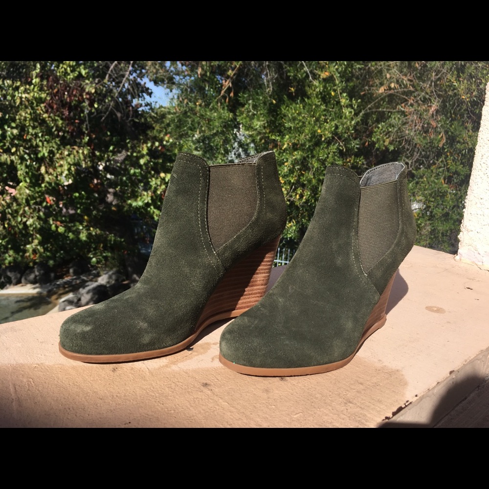 Suede wedge boots